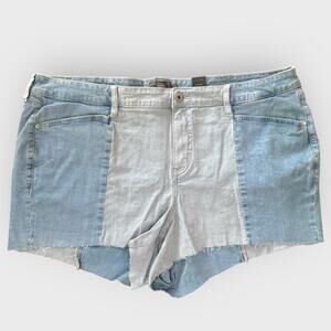 Torrid 24 Raw Hem Jean Shorts Patchwork Panel Light Wash Casual Plus Denim